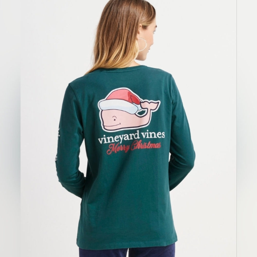 Women's Vineyard Vines Santa Whale Long-Sleeve Pocket Tee, Size Small